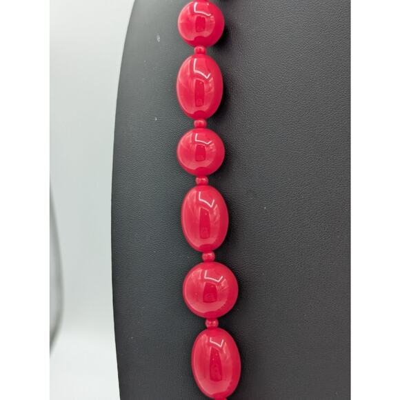 Signed OLCI 28" Long Heavy Lucite Deep Hot Pink Graduated Beaded Necklace - Picture 3 of 8